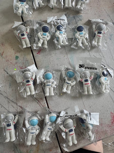 5 astronaut pack (3D eraser )