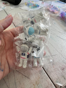 5 astronaut pack (3D eraser )