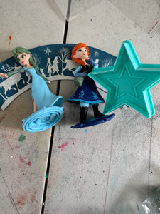 Frozen pack ( 2 dolls and cookie cutter)